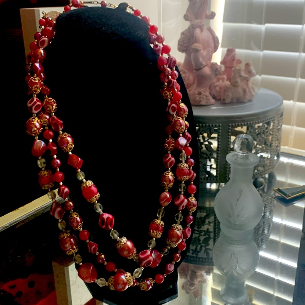 Vintage 1950-60s costume jewelry necklace.